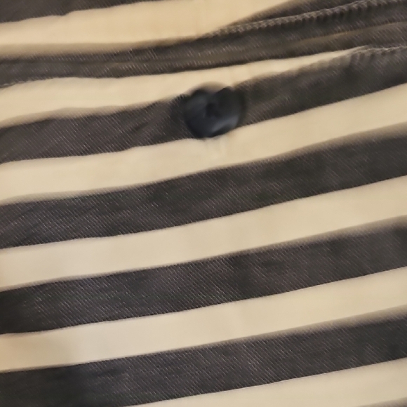 GAP Black and White Striped Women's Shorts - Picture 5 of 6